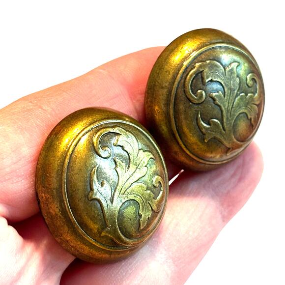 NEXT embossed brass clip on earrings chunky vintage 1990’s boss lady jewelry - Picture 6 of 7